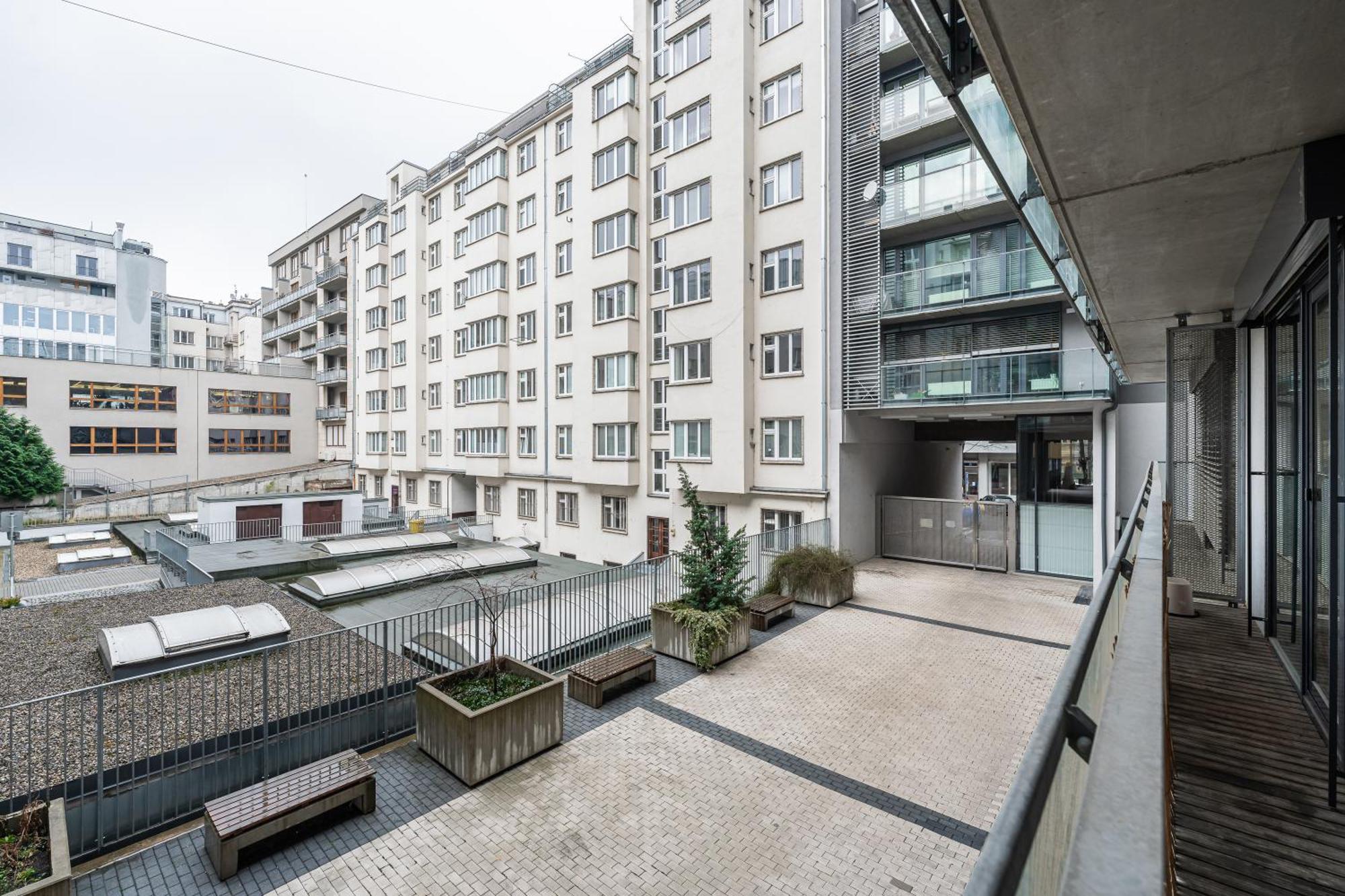 Apartment Krizikova Down Town With Parking Prague