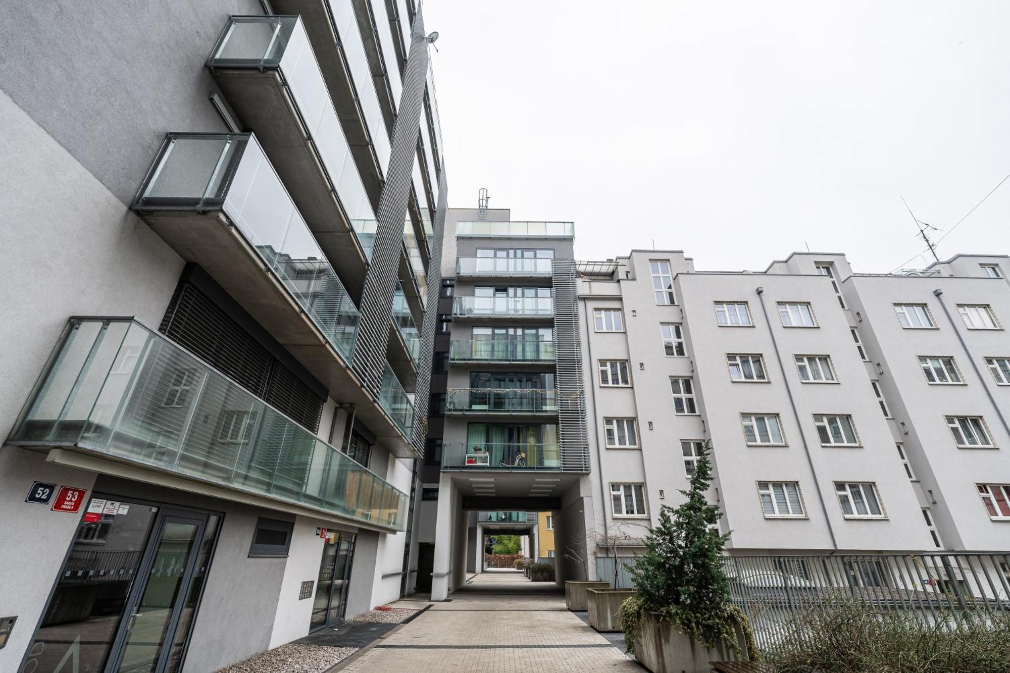 Krizikova Down Town With Parking Apartment Prague