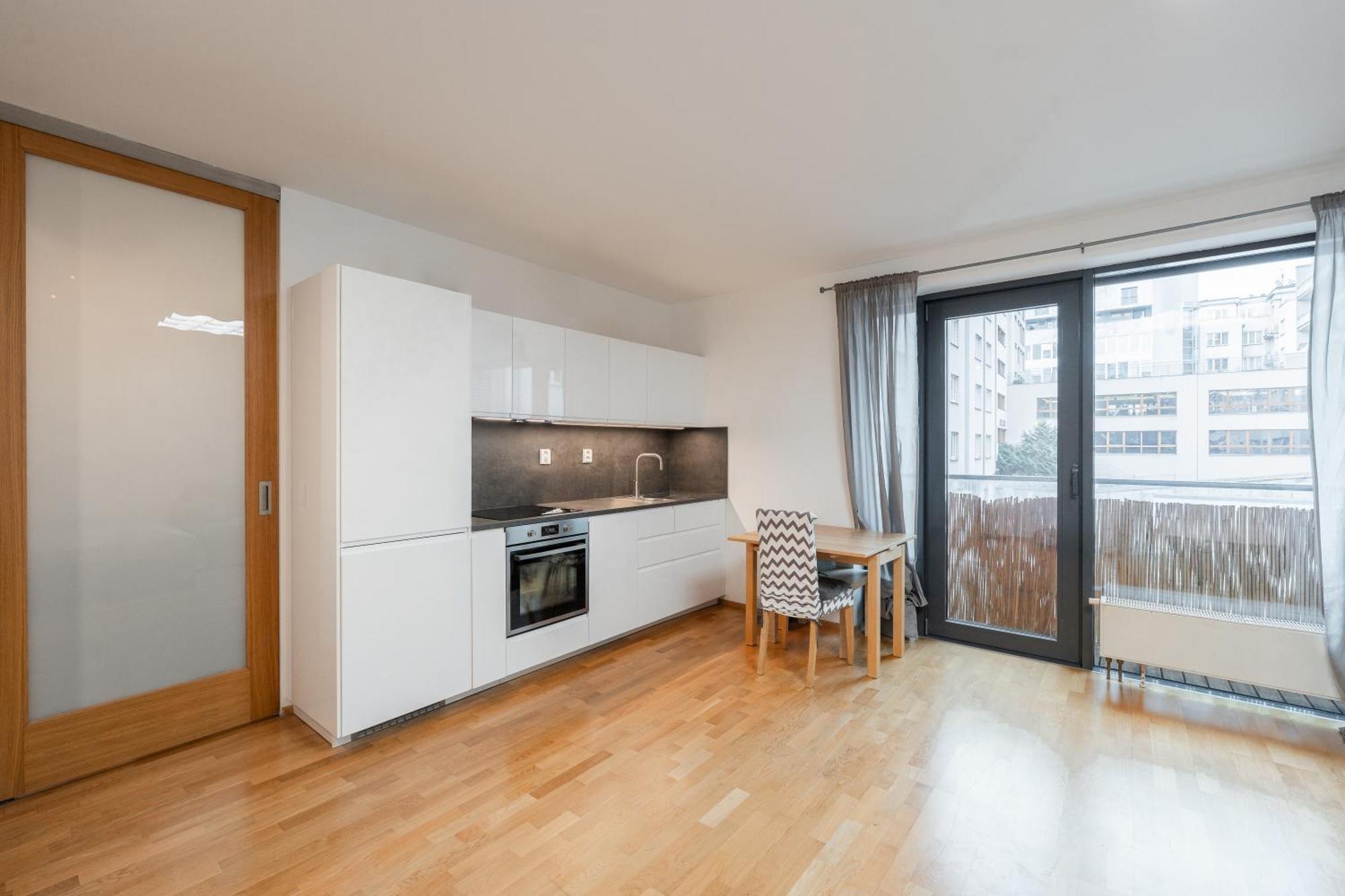 Krizikova Down Town With Parking Apartment Prague